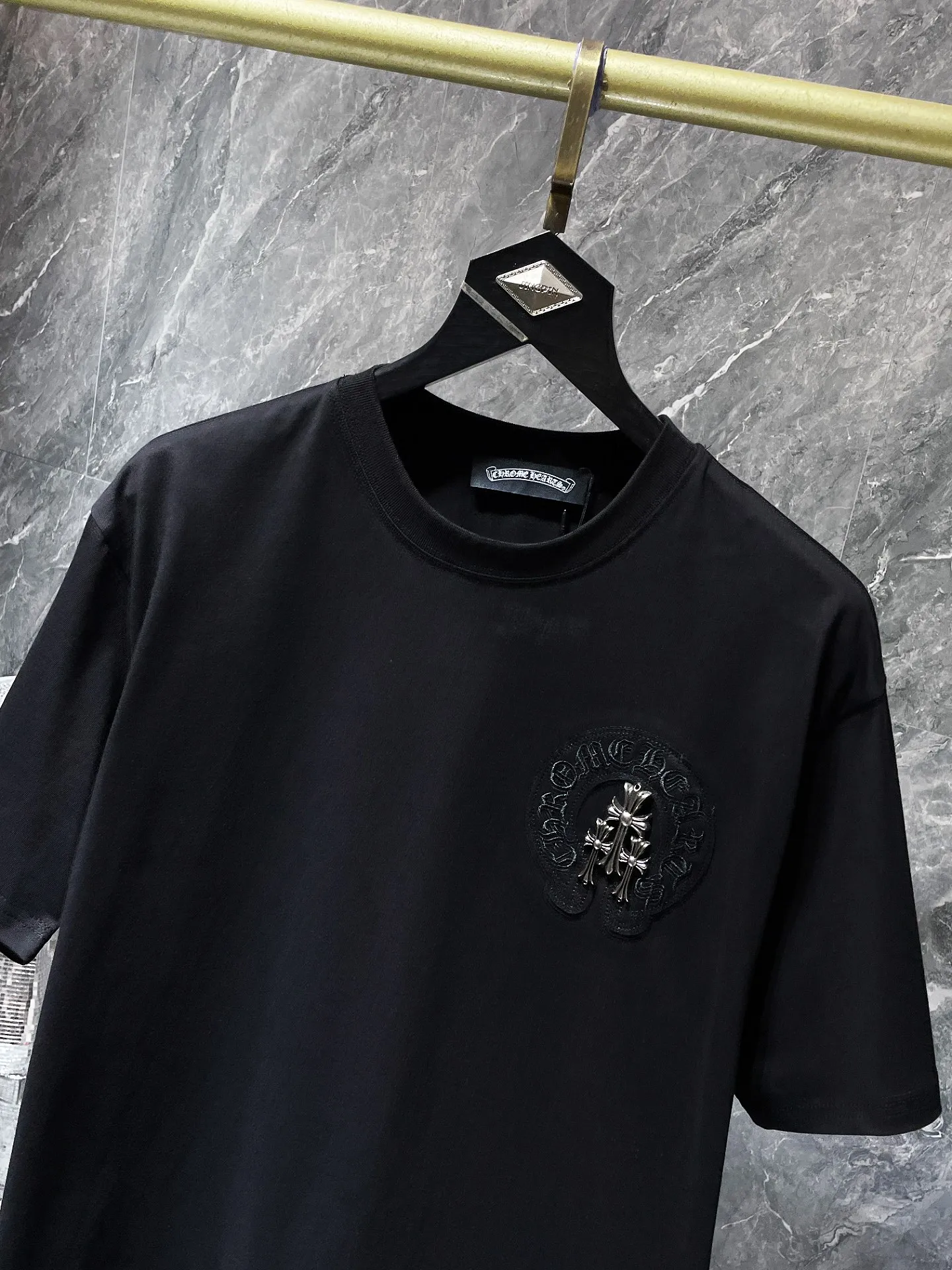 P170 New for summer, Chrome Hearts 25ss, high-weight, environmentally friendly, high-quality top-quality fabric, 260g~285g, Crow Cross Horseshoe Sanskrit patches, hand-buttoned embroidered short sleeves, counter synchronized, replica version 1:1, recommended colors: black, white, code numbers: S, M, L, XL